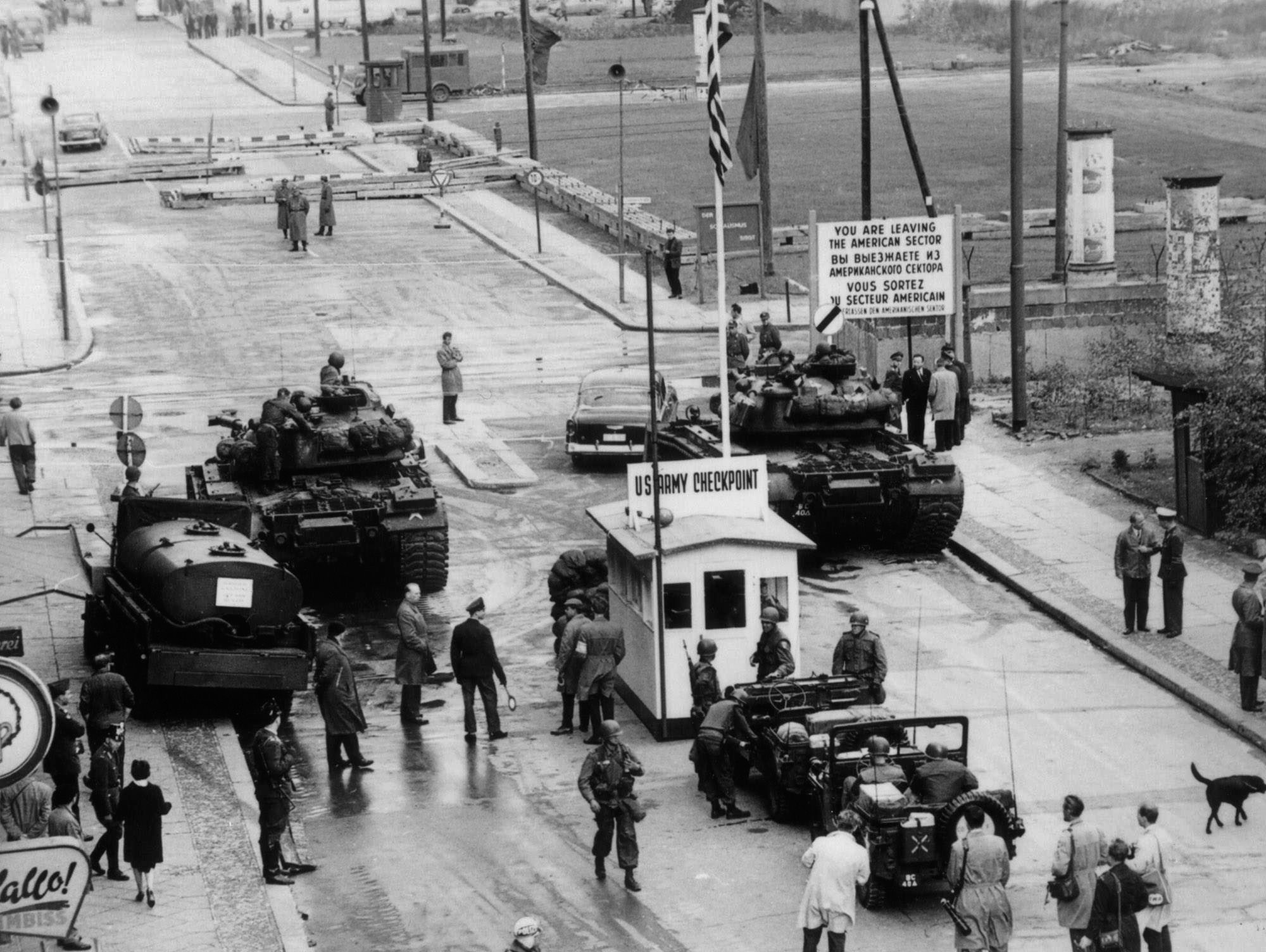 Det berömda vakthuset vid Checkpoint Charlie. Det berömda vakthuset vid Checkpoint Charlie.