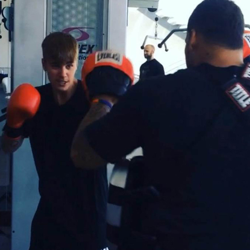 Justin Bieber sparrar lite. Justin Bieber sparrar lite.