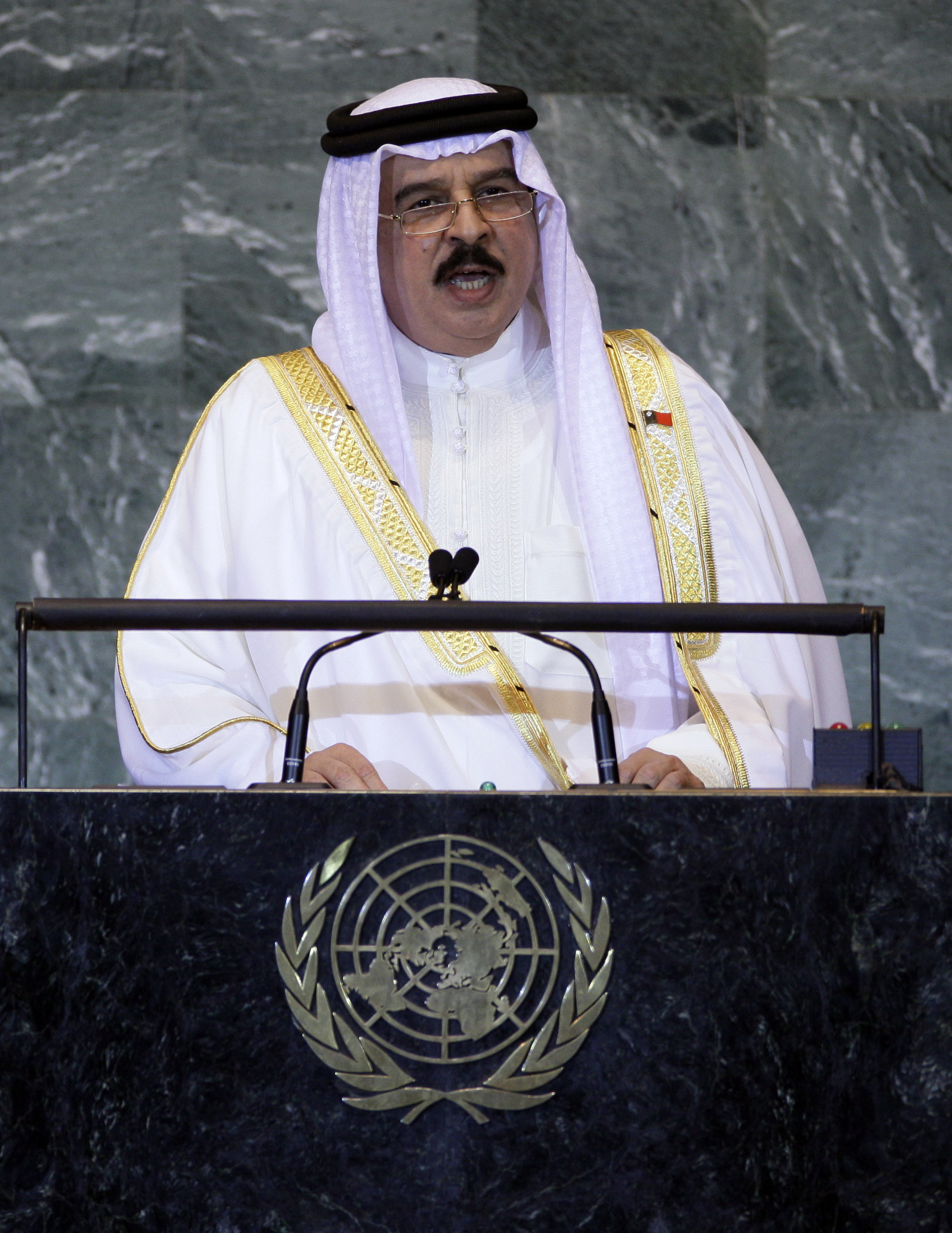 Listans andra nykomling är Bahrain där upproret mot kung Hamad bin Issa Al Khalifa ännu pågår, de senaste dagarna i ökad styrka. Regimen har stängt ned flera människorättsorganisationers sajter, smutskastat aktivister offentligt och fängslat kända bloggar Listans andra nykomling är Bahrain där upproret mot kung Hamad bin Issa Al Khalifa ännu pågår, de senaste dagarna i ökad styrka. Regimen har stängt ned flera människorättsorganisationers sajter, smutskastat aktivister offentligt och fängslat kända bloggar