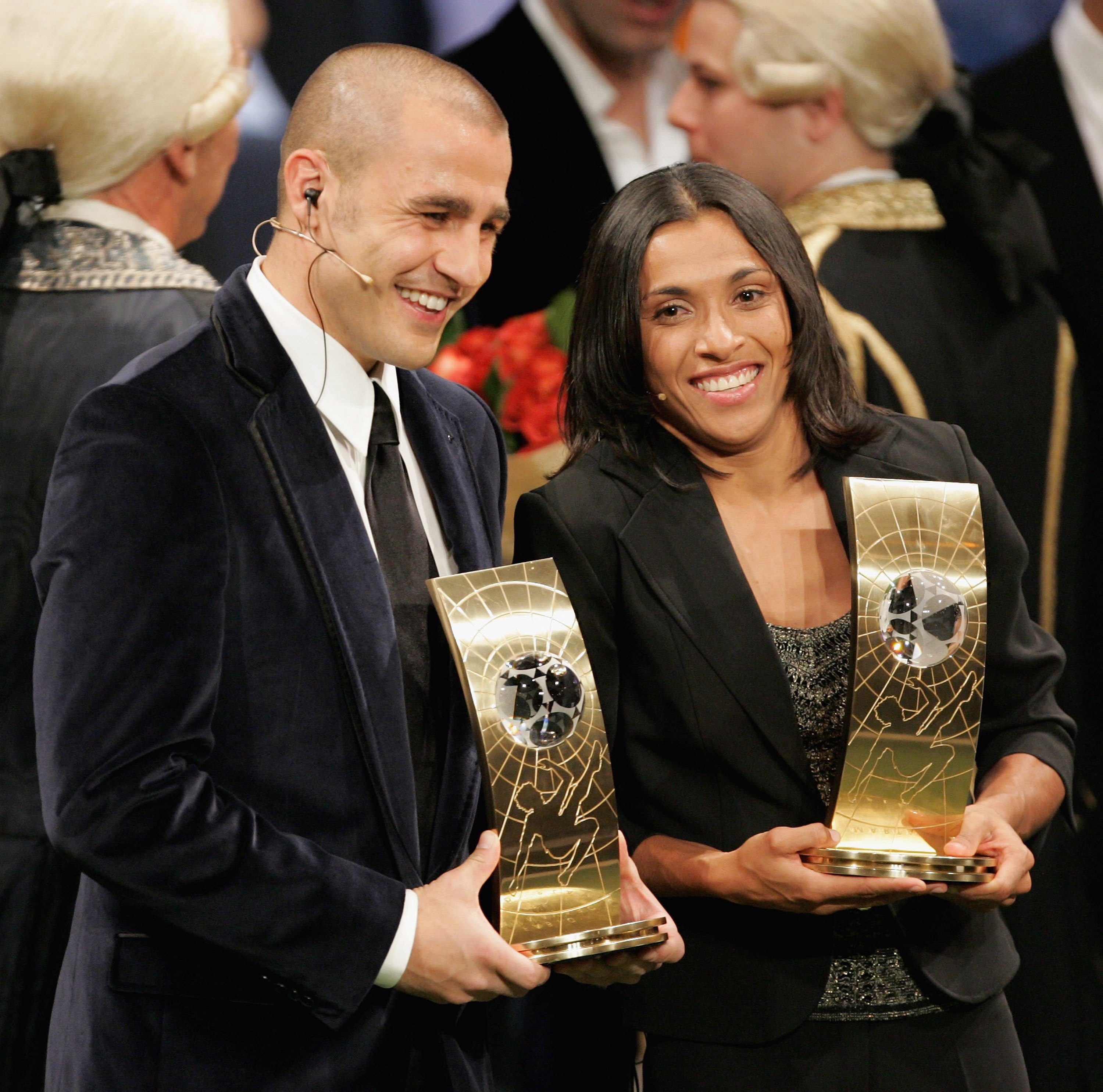 Förutom två ligaguld med Real och ett VM guld har Cannavaro en silvermedalj från EM 2000. Han har vunnit Serie A två gånger samt blivit tilldelad personliga meriter så som Bollan d'Or och FIFA World Player (båda 2006). Förutom två ligaguld med Real och ett VM guld har Cannavaro en silvermedalj från EM 2000. Han har vunnit Serie A två gånger samt blivit tilldelad personliga meriter så som Bollan d'Or och FIFA World Player (båda 2006).
