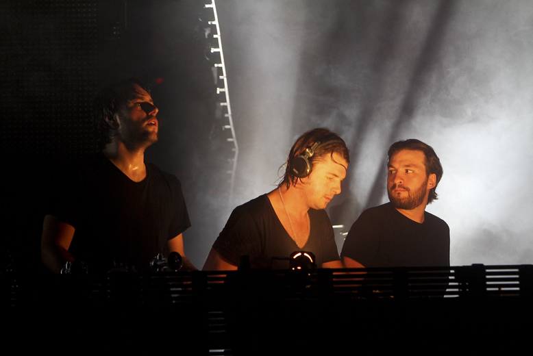 Swedish House Mafias sista konsert i London slutade med att tre personer knivhöggs.