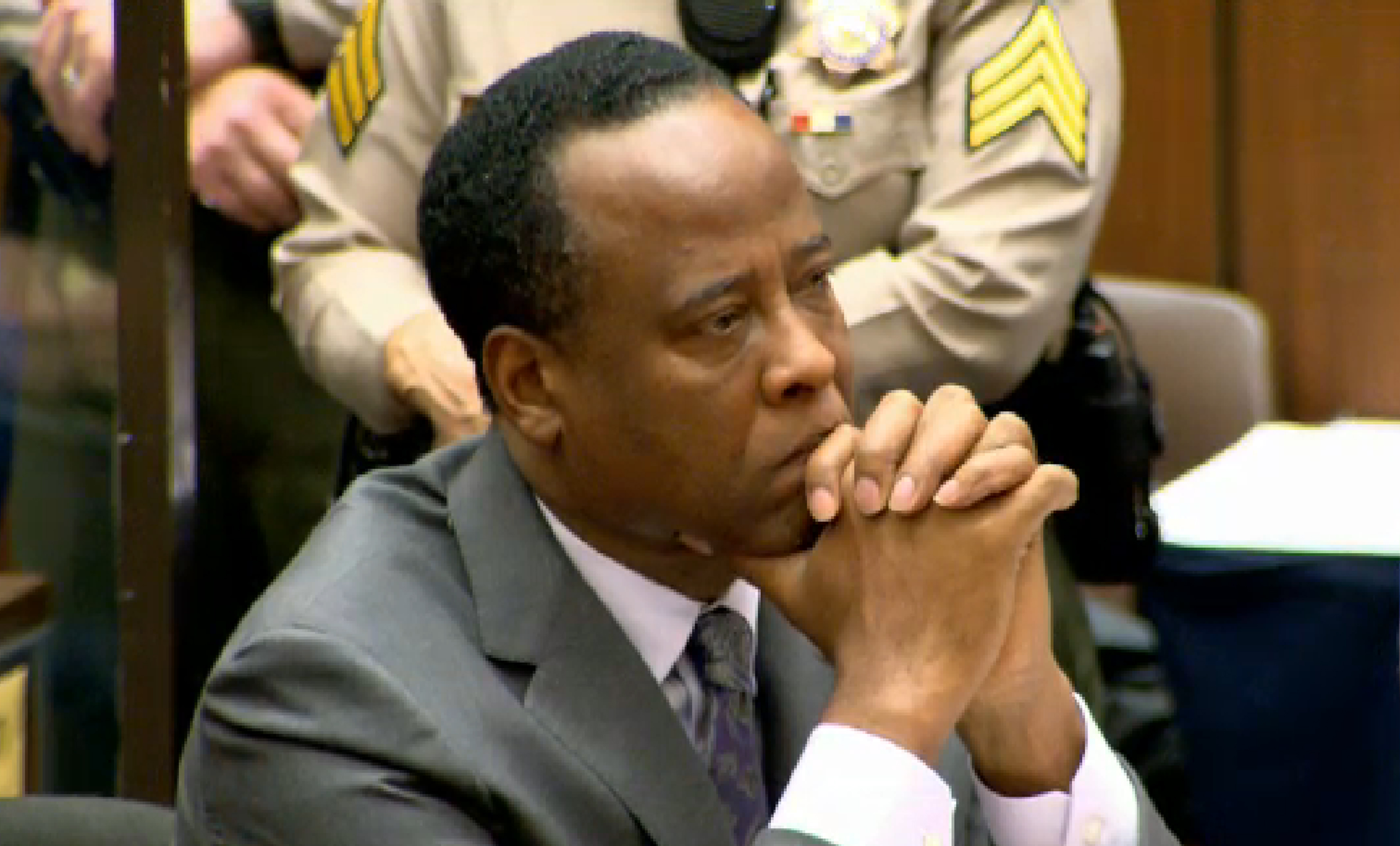 Den 7 november 2011 dömdes läkaren Conrad Murray för att ha vållat Michael Jakcsons död i juni 2009. Beskedet mottogs med jubel av hundratals Jacksonfans som samlats utanför domstolen i Los Angeles. Den 7 november 2011 dömdes läkaren Conrad Murray för att ha vållat Michael Jakcsons död i juni 2009. Beskedet mottogs med jubel av hundratals Jacksonfans som samlats utanför domstolen i Los Angeles.