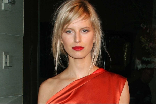 Karolina Kurkova är ofta sparsmakad i makeupen, "hellre för lite än för mycket", typ. Karolina Kurkova är ofta sparsmakad i makeupen, "hellre för lite än för mycket", typ.