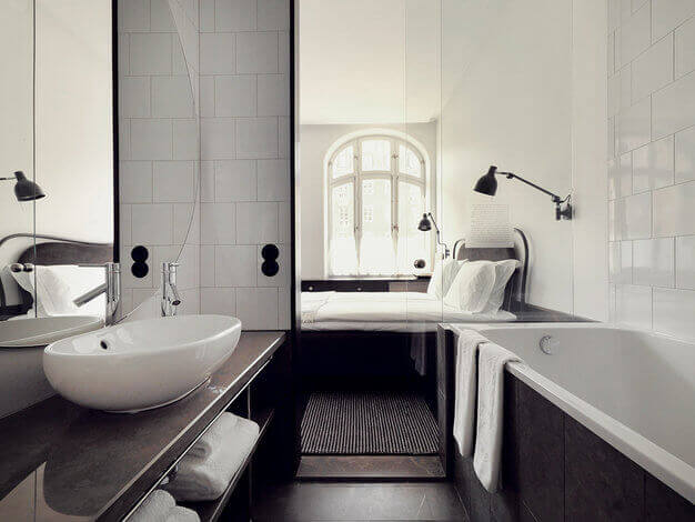 Miss Clara by Nobis, Stockholm. Ett urbant deisgnhotell i en byggnad från 1910. Arkitekten Gert Wingårdh har sedan designat hotellet i en stil där Art Nouveau-historik möter tidlös skandinavisk design. Genomsnittspris: 2284 kr/natt. Miss Clara by Nobis, Stockholm. Ett urbant deisgnhotell i en byggnad från 1910. Arkitekten Gert Wingårdh har sedan designat hotellet i en stil där Art Nouveau-historik möter tidlös skandinavisk design. Genomsnittspris: 2284 kr/natt.