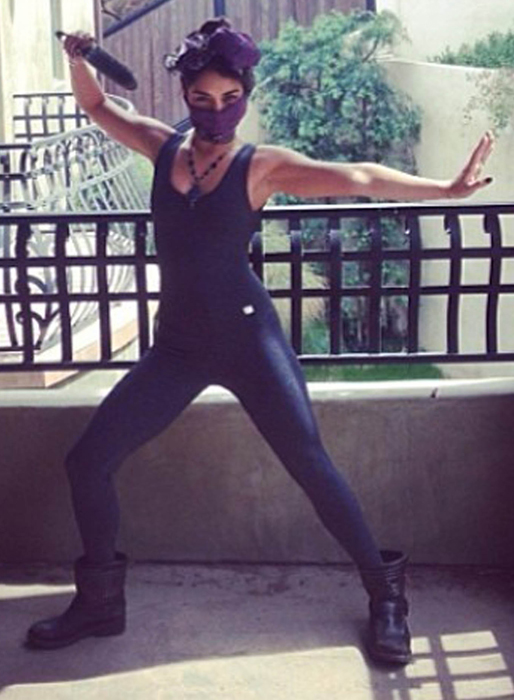 Vanessa Hudgens i ninjastil. Vanessa Hudgens i ninjastil.