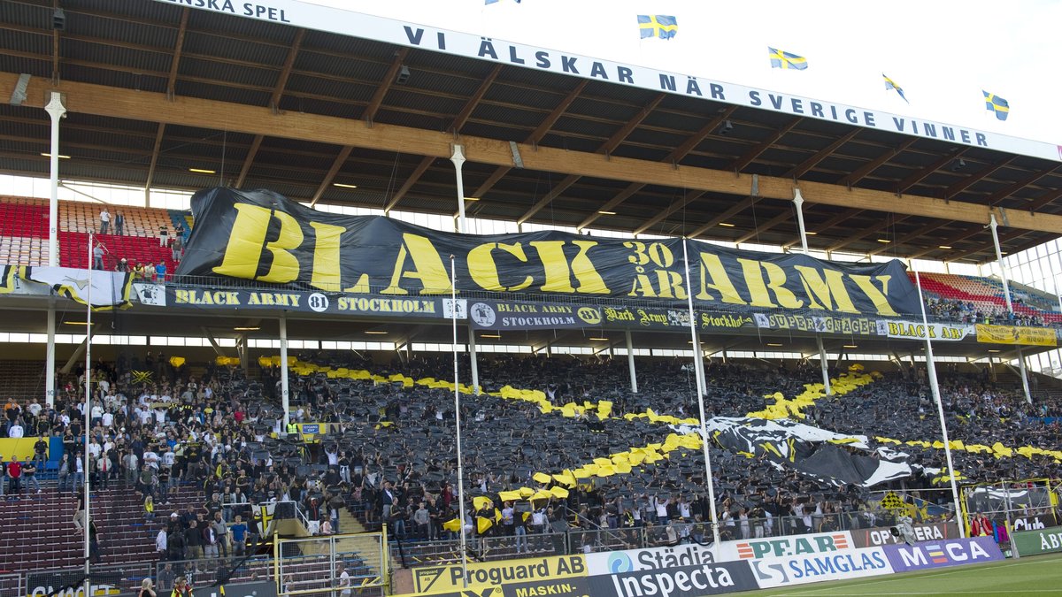 Han är ordförande för AIK:s supporterorganisation Black Army.