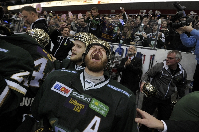 Färjestad säkrade sitt nionde SM-guld när Skellefteå besegrades med 4-1. Segern var ohotad och 2000-talets stora ishockeygigant fortsätter att dominera. Färjestad säkrade sitt nionde SM-guld när Skellefteå besegrades med 4-1. Segern var ohotad och 2000-talets stora ishockeygigant fortsätter att dominera.