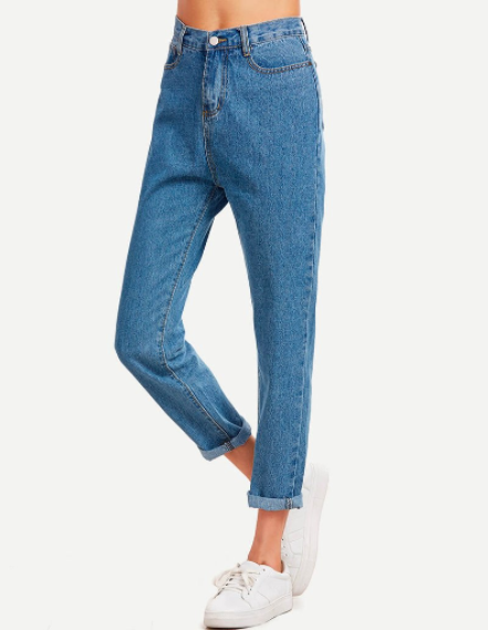 Kollektionen har också byxor. Till exempel dessa vanliga jeans. 