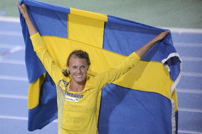Emma Green på ärevarv efter silvermedaljen.