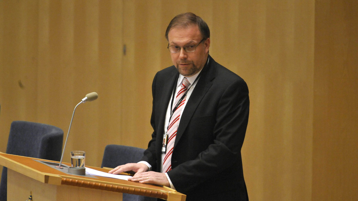Före detta partiledaren Mikael Jansson vill att Patrik Ehn får vara kvar.