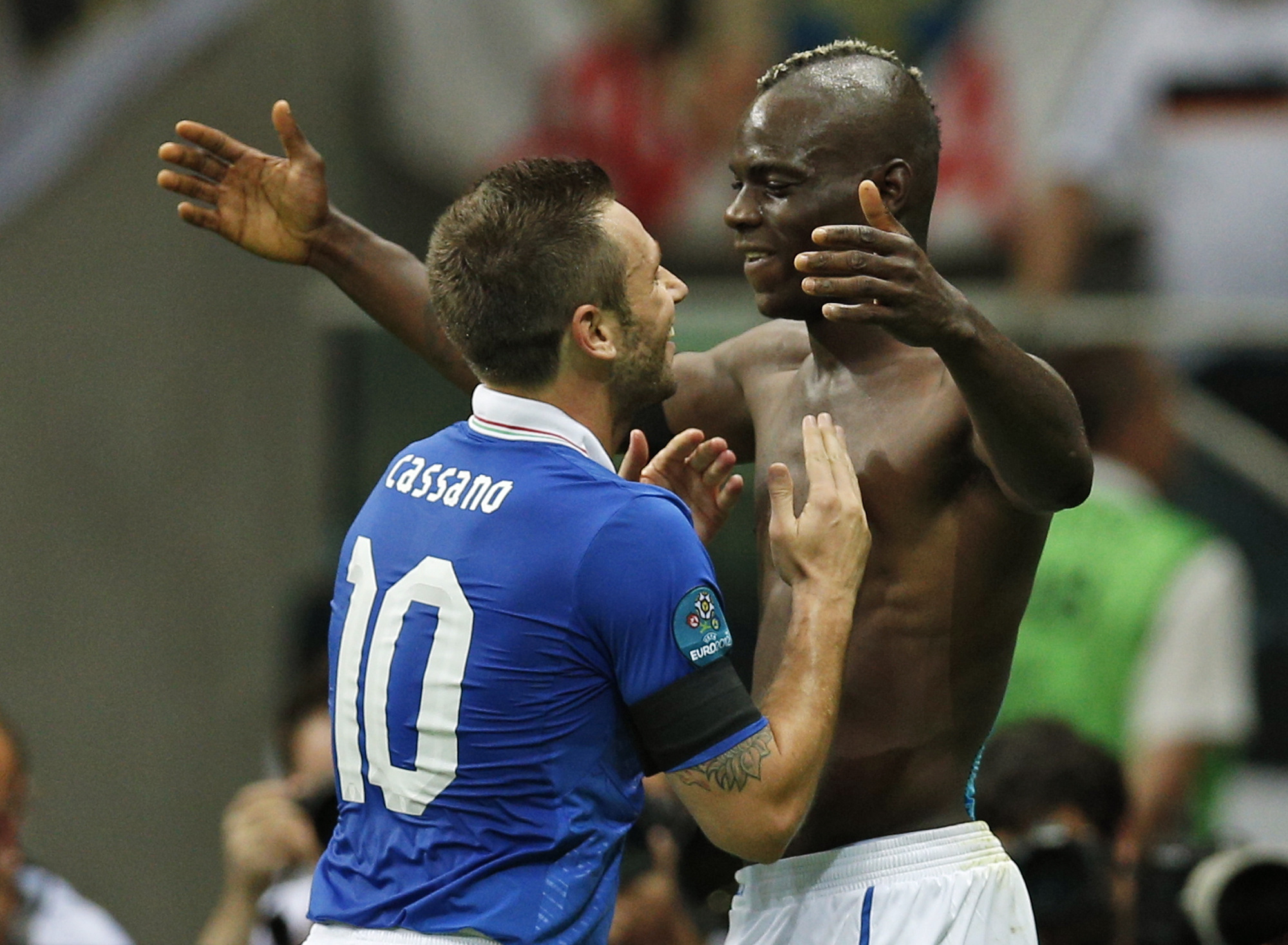 Skandalbröderna Cassano och Balotelli fixar segern åt Italien, tror...