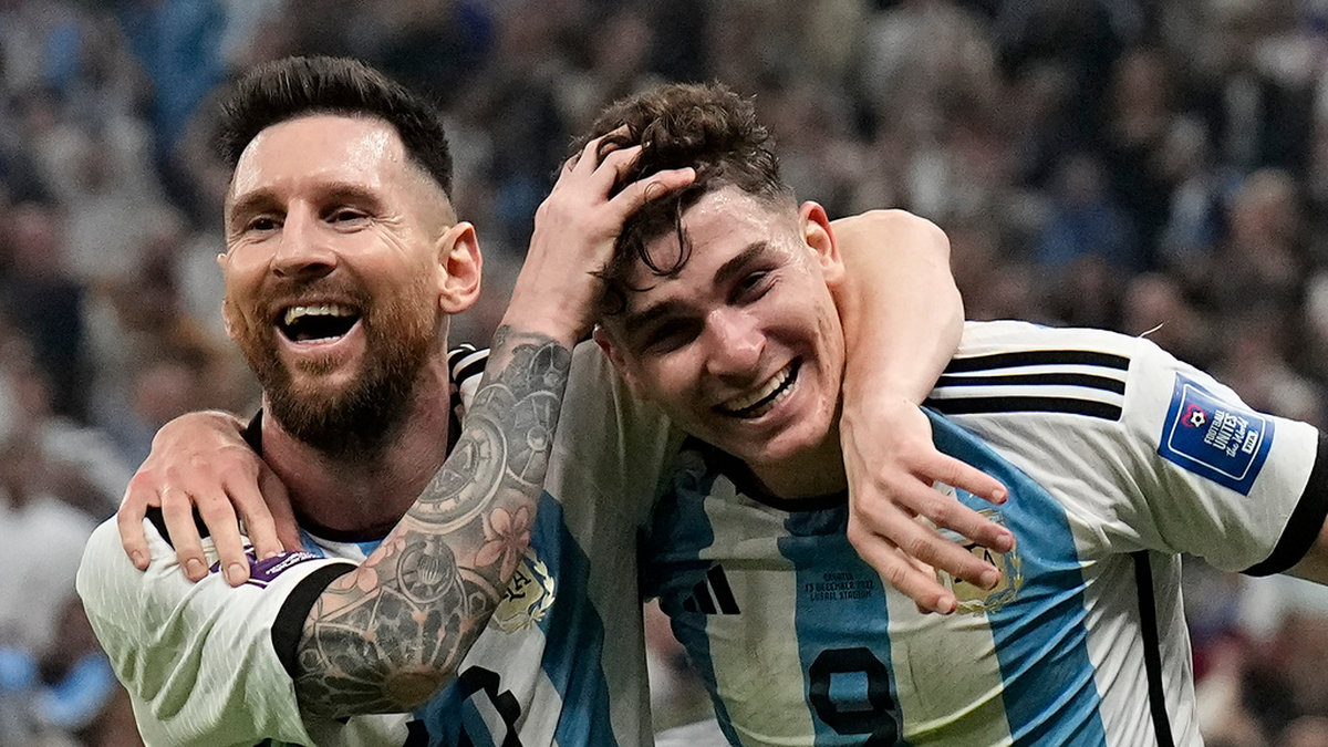 Lionel Messi och hans nya anfallspartner Julián Álvarez.