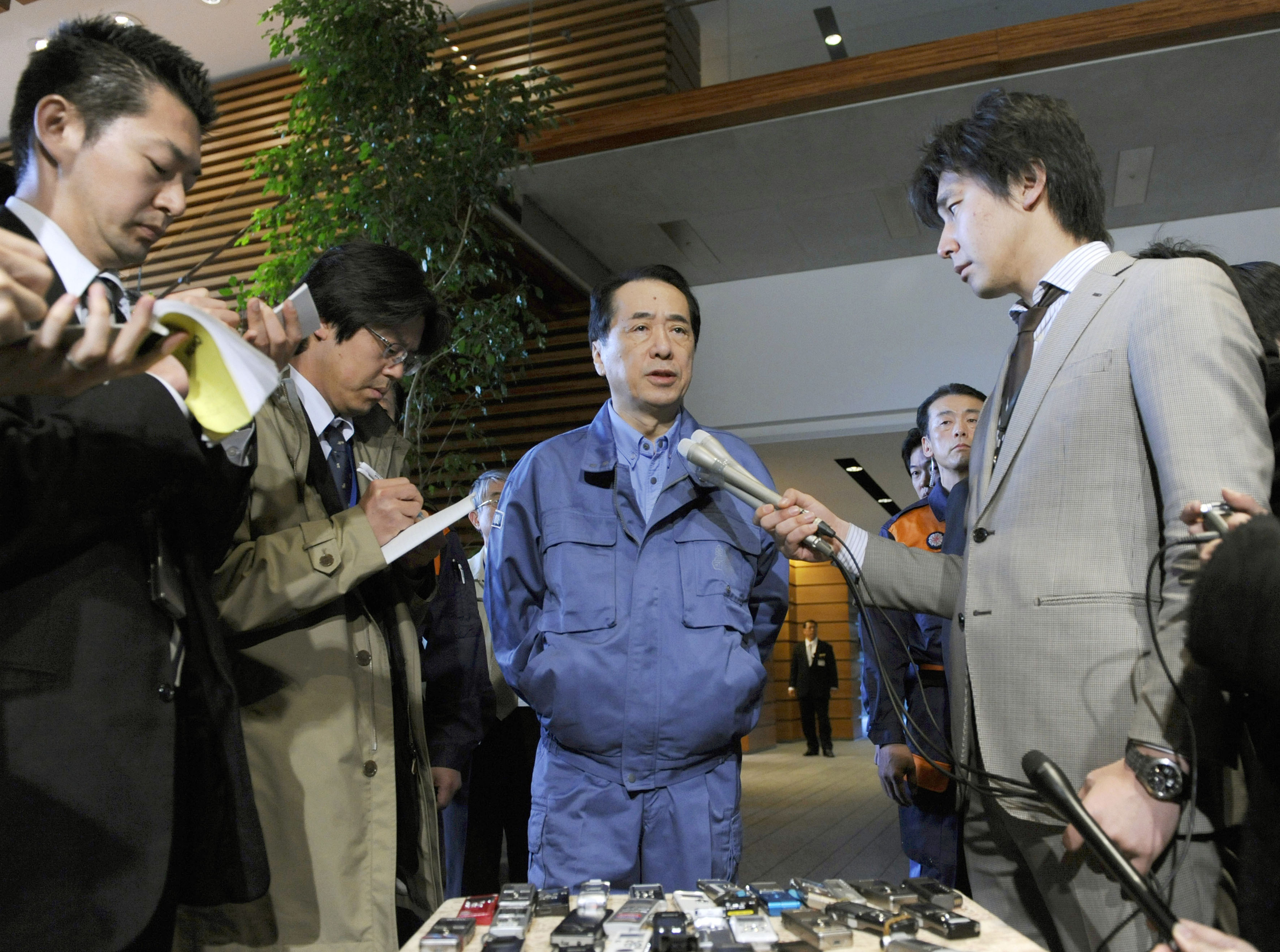 Japans premiärminister Naoto Kan under dagens presskonferens.