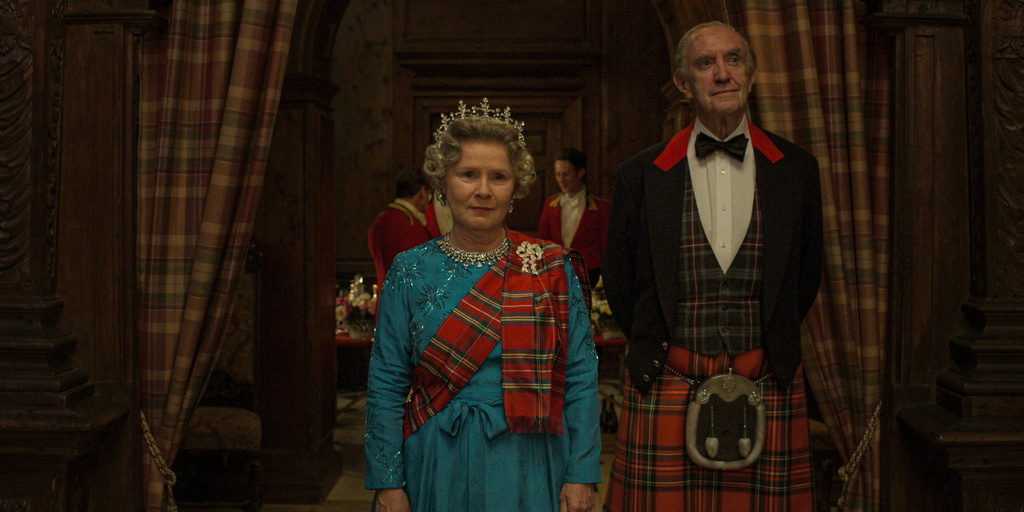 Imelda Staunton och Jonathan Pryce som drottning Elizabeth och prins Phillip i 'The crown'. Pressbild.