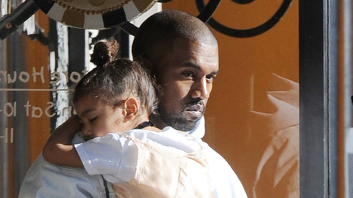Kanye med dottern North. 