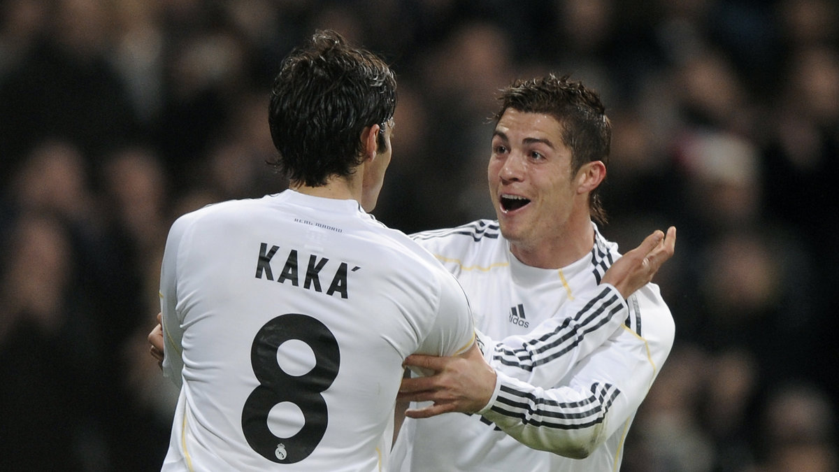 Stjärnorna Cristiano Ronaldo och Kaká stöttar varandra i Real Madrid.
