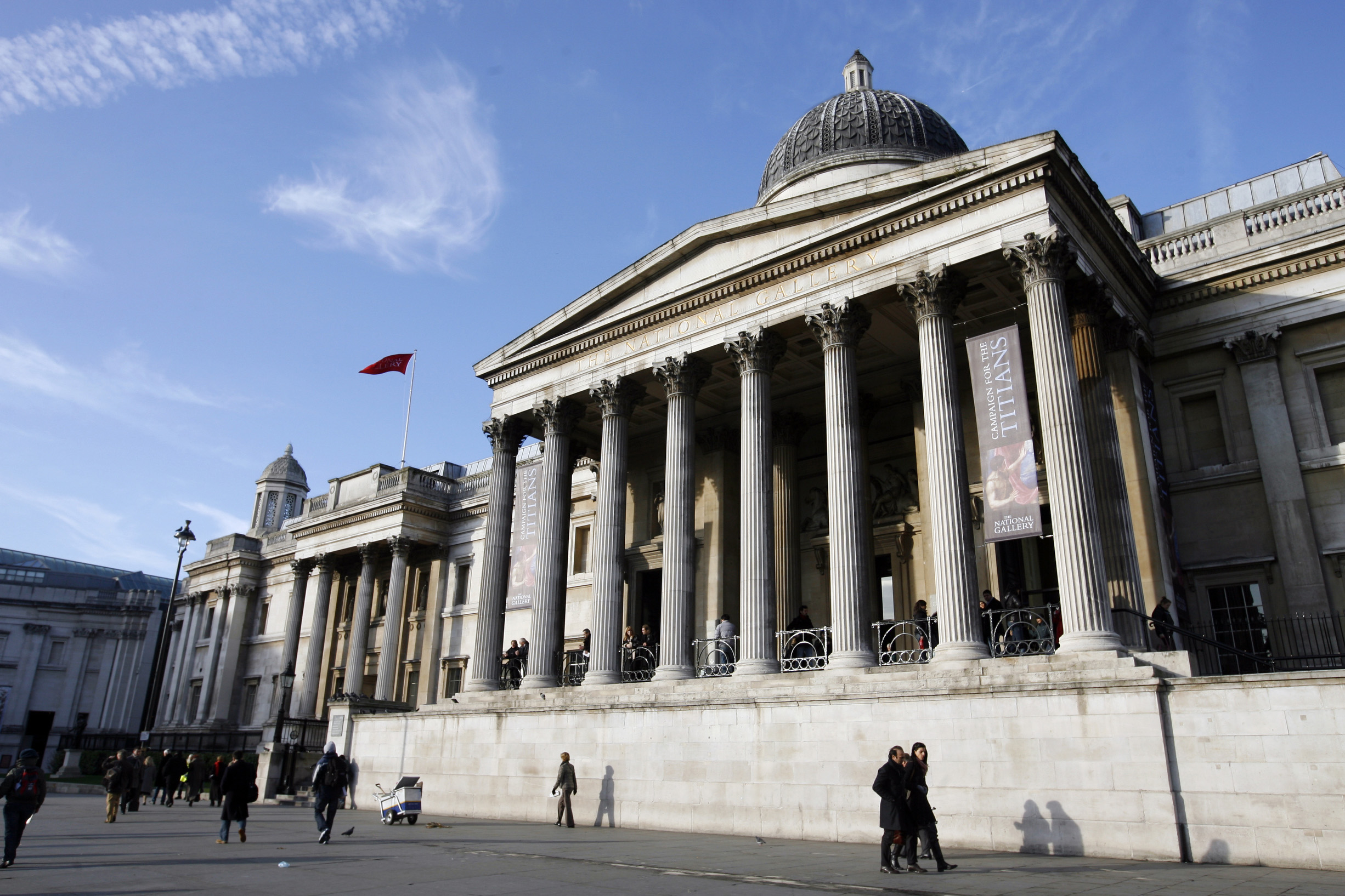 Vid Trafalgar Square ligger konstmuseet National Gallery. En dröm för den konstintresserade. Här finns över 2000 målningar att beskåda.