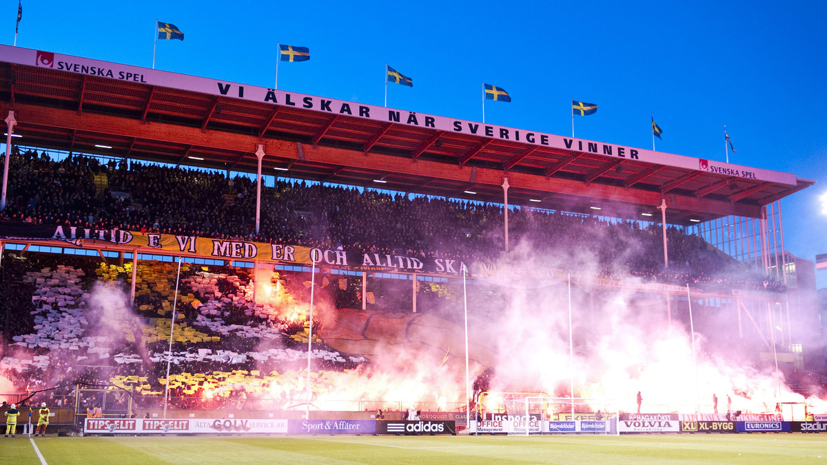 Så här såg det ut på Råsunda under ett möte mellan AIK och Djurgården.
