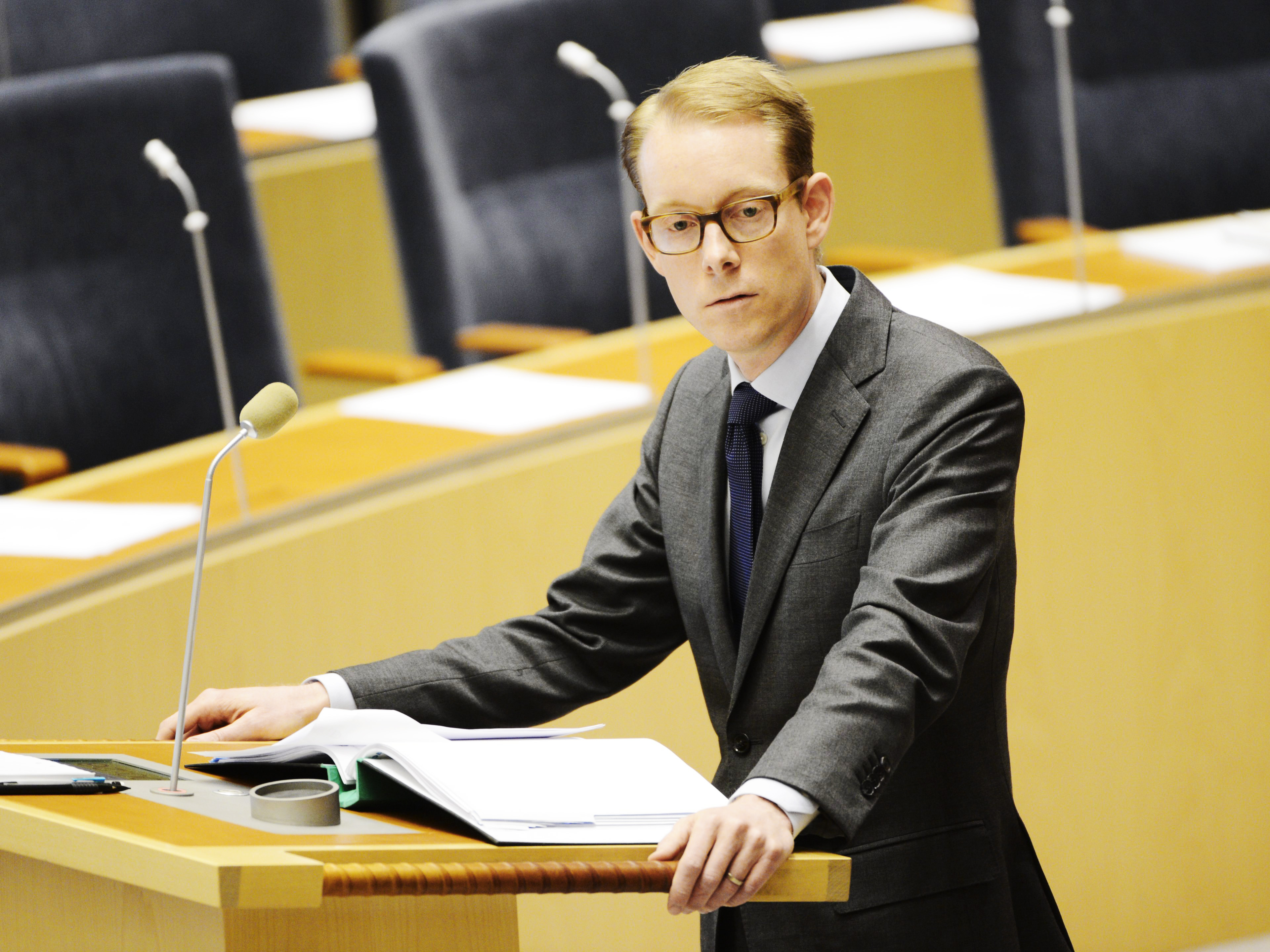 Tobias Billström (M), migrationsminister: 1 438 800 kronor. Tobias Billström (M), migrationsminister: 1 438 800 kronor.