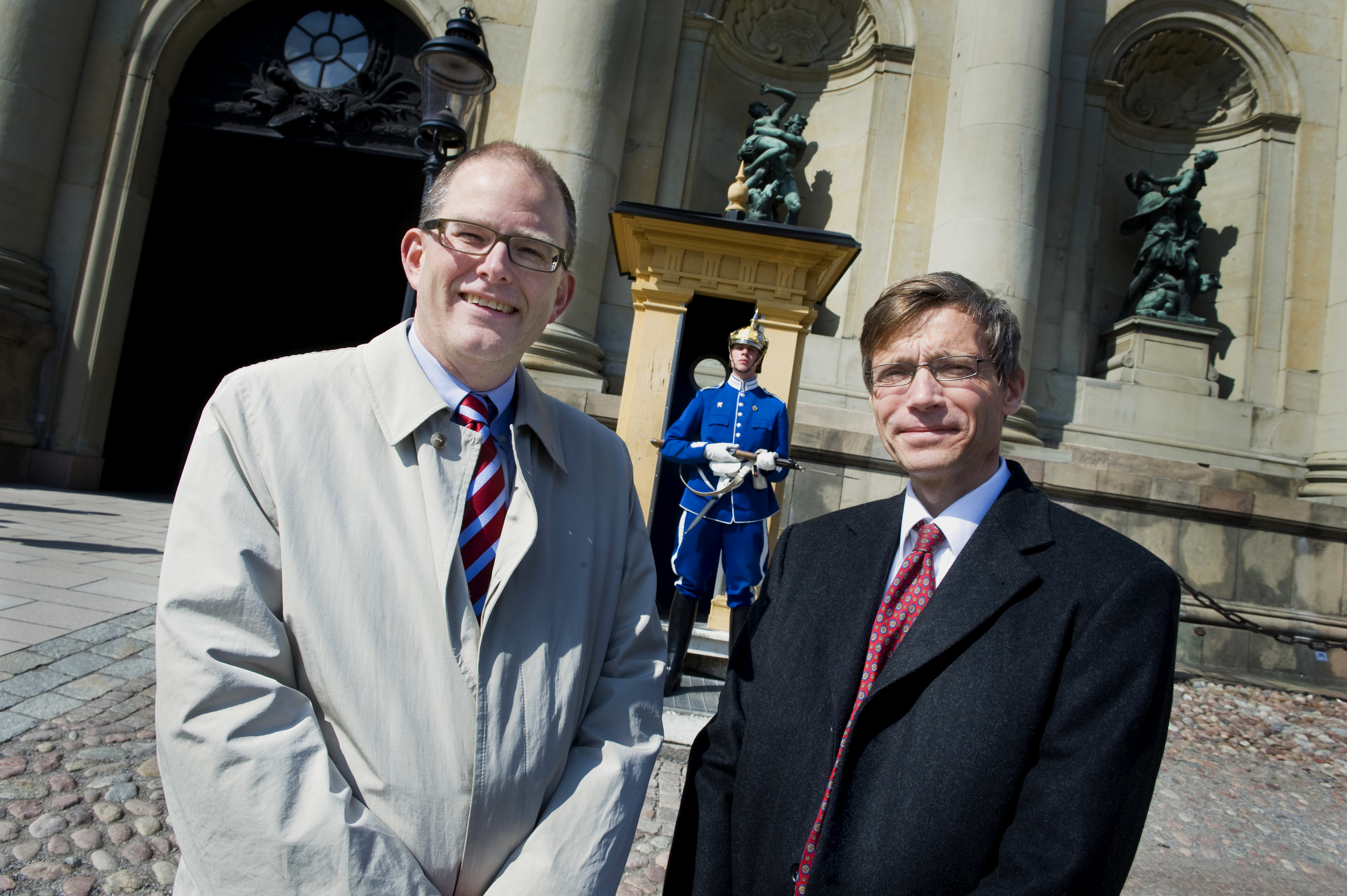 Per Svensson, kronprinsessan Victoria, Prins Daniel, Riksdagsvalet 2010, PJ Anders Linder, Monarki, Republik