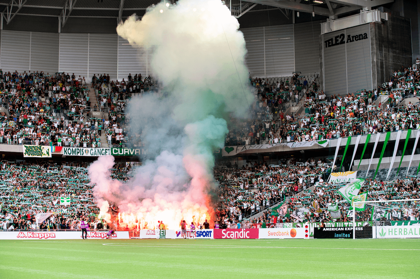 Bra rökmoln från Hammarbysupportrarna. Bra rökmoln från Hammarbysupportrarna.