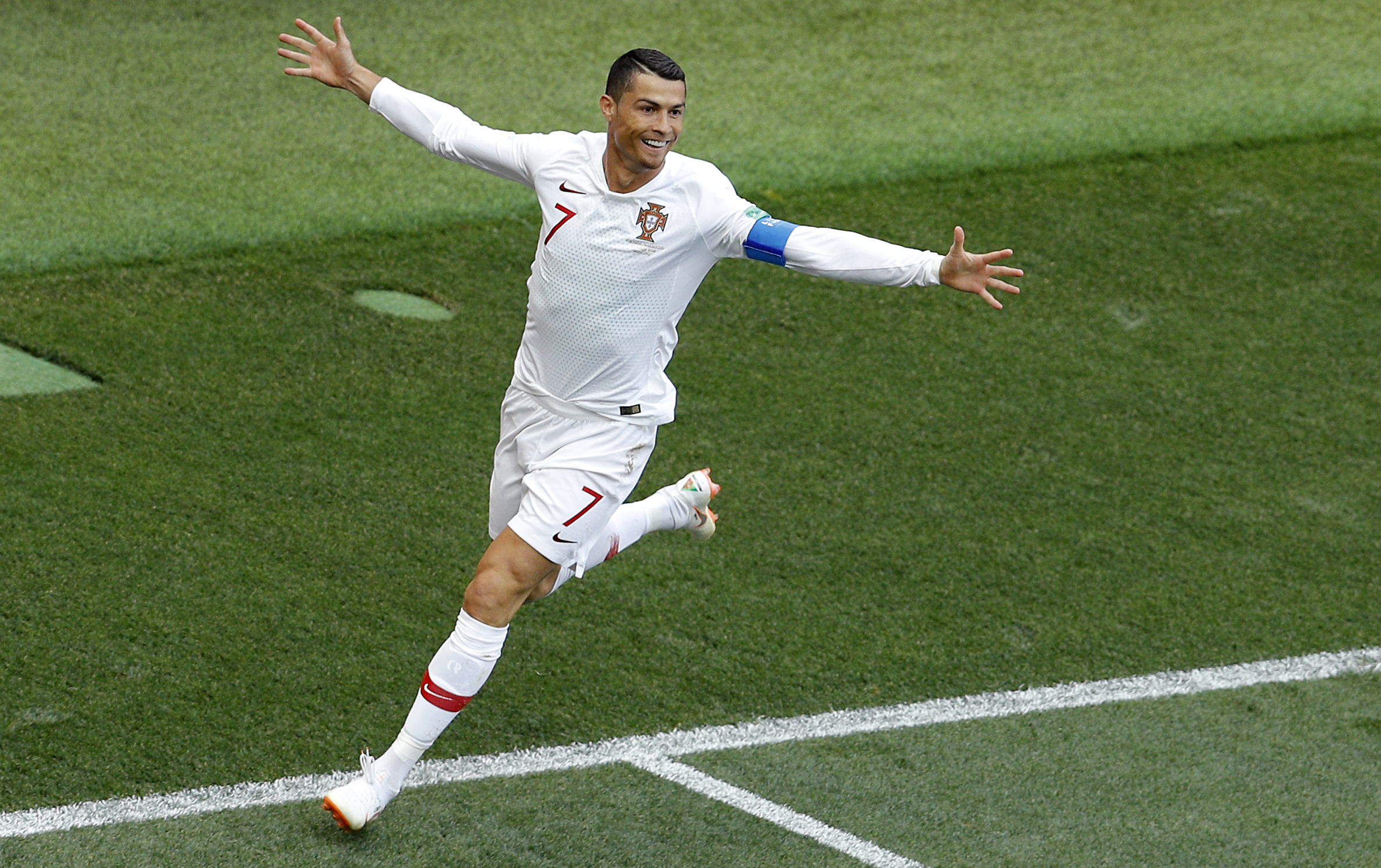 Cristiano Ronaldo firar ett av sina mål. Cristiano Ronaldo firar ett av sina mål.