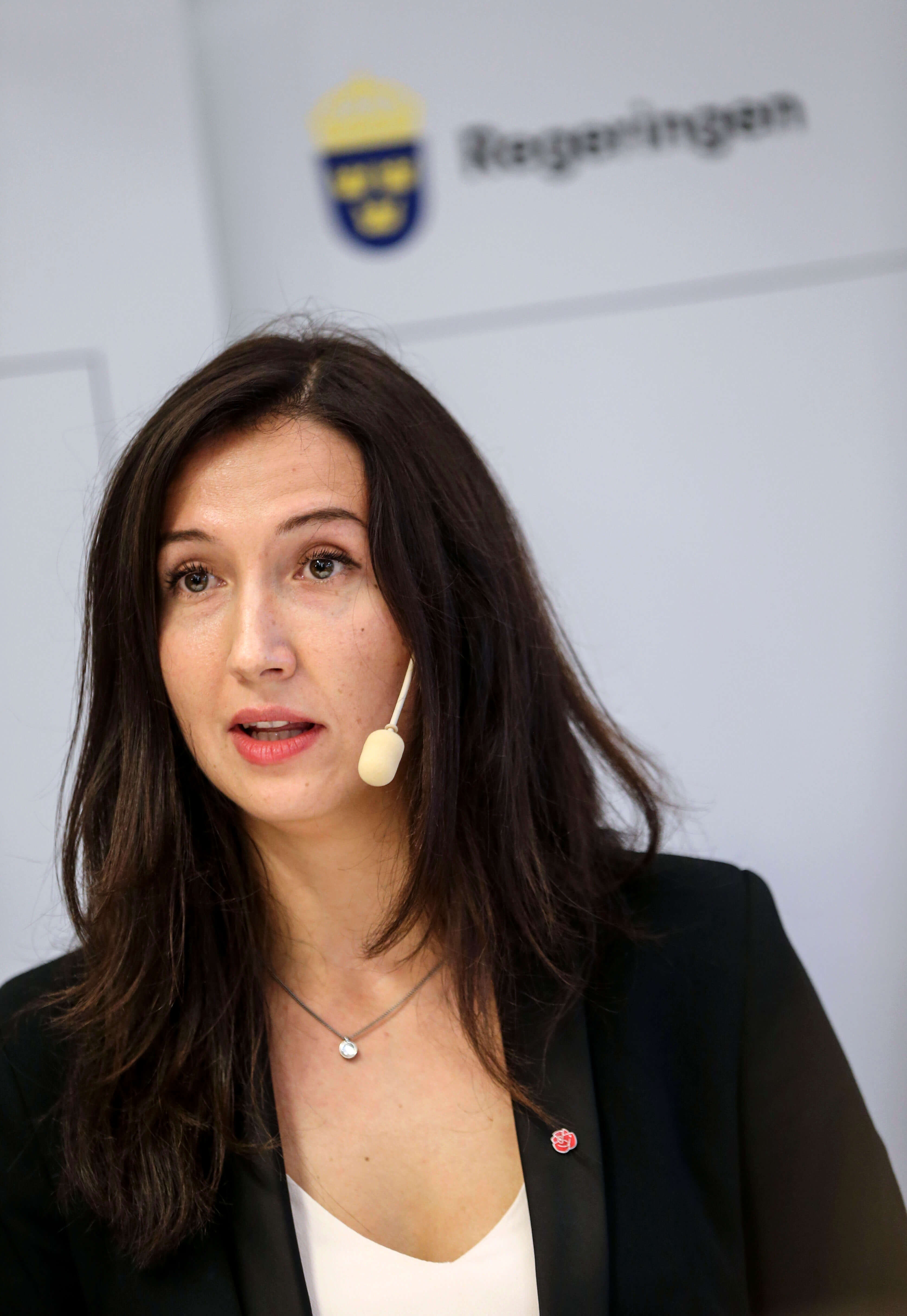 Aida Hadzialic, Socialdemokraterna. 