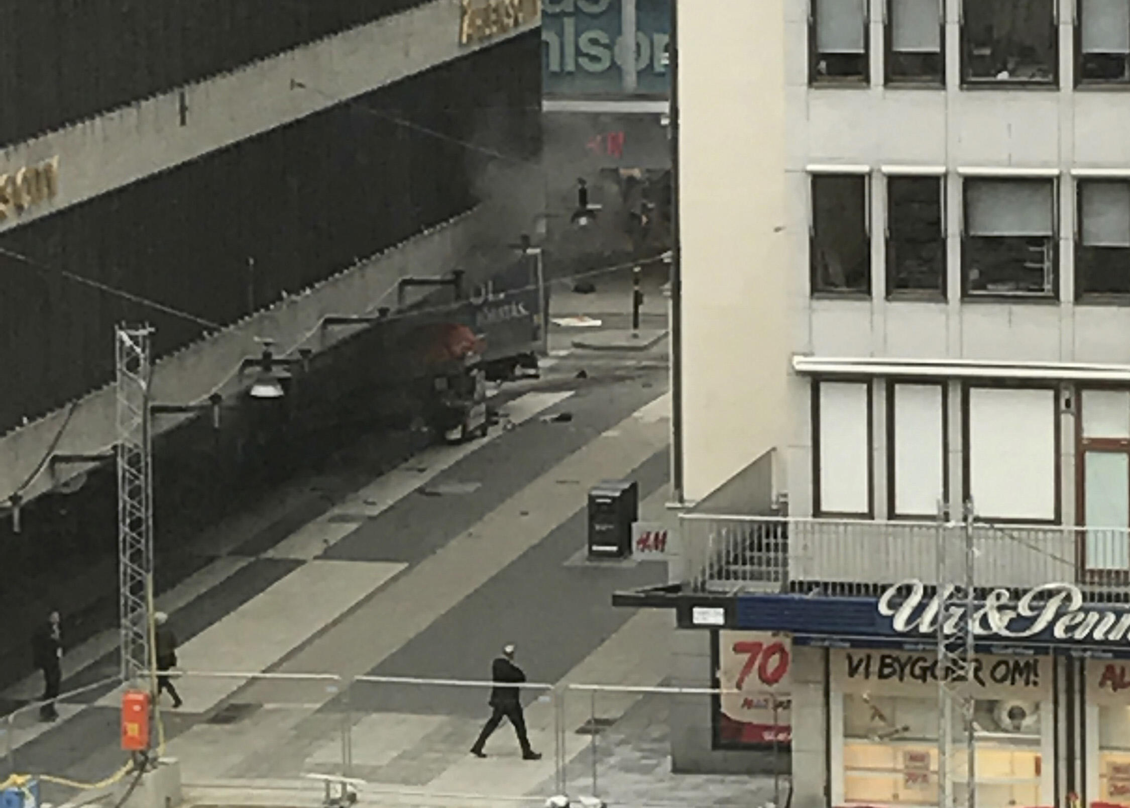 Den 7 april 2017 ägde terrorattentatet på Drottninggatan rum. Den 7 april 2017 ägde terrorattentatet på Drottninggatan rum.