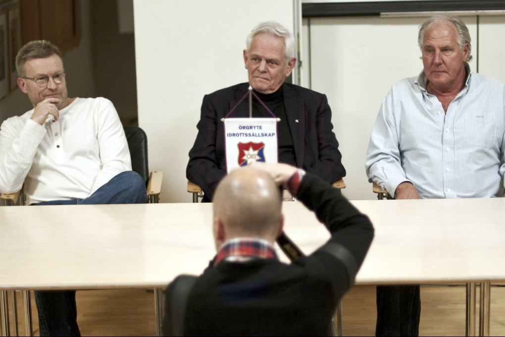 I mitten sitter Lars Ranäng som fattade beslutet att förlägga det klassiska laget i konkurs.