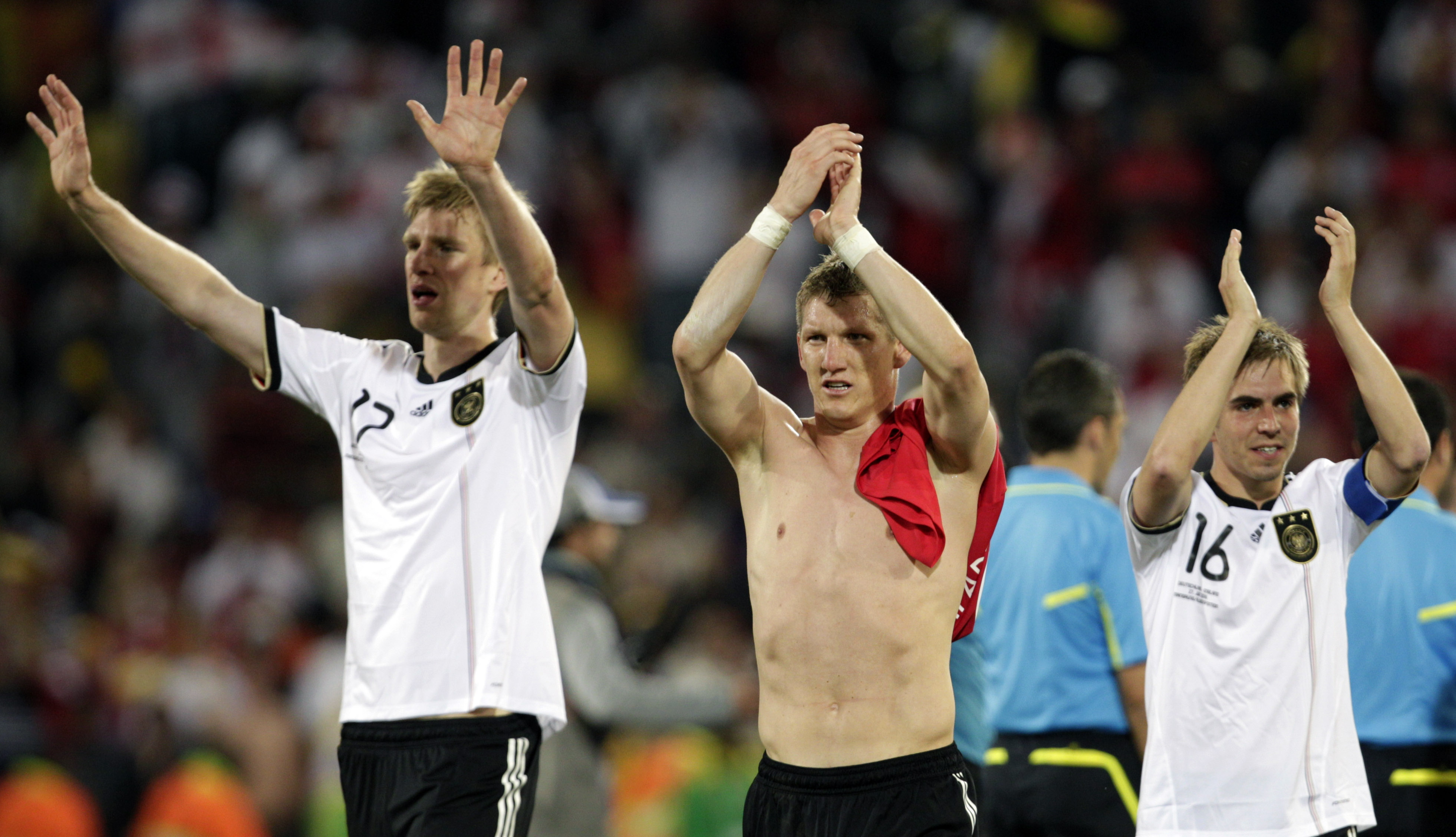 Schweinsteiger tackar de tyska fansen.