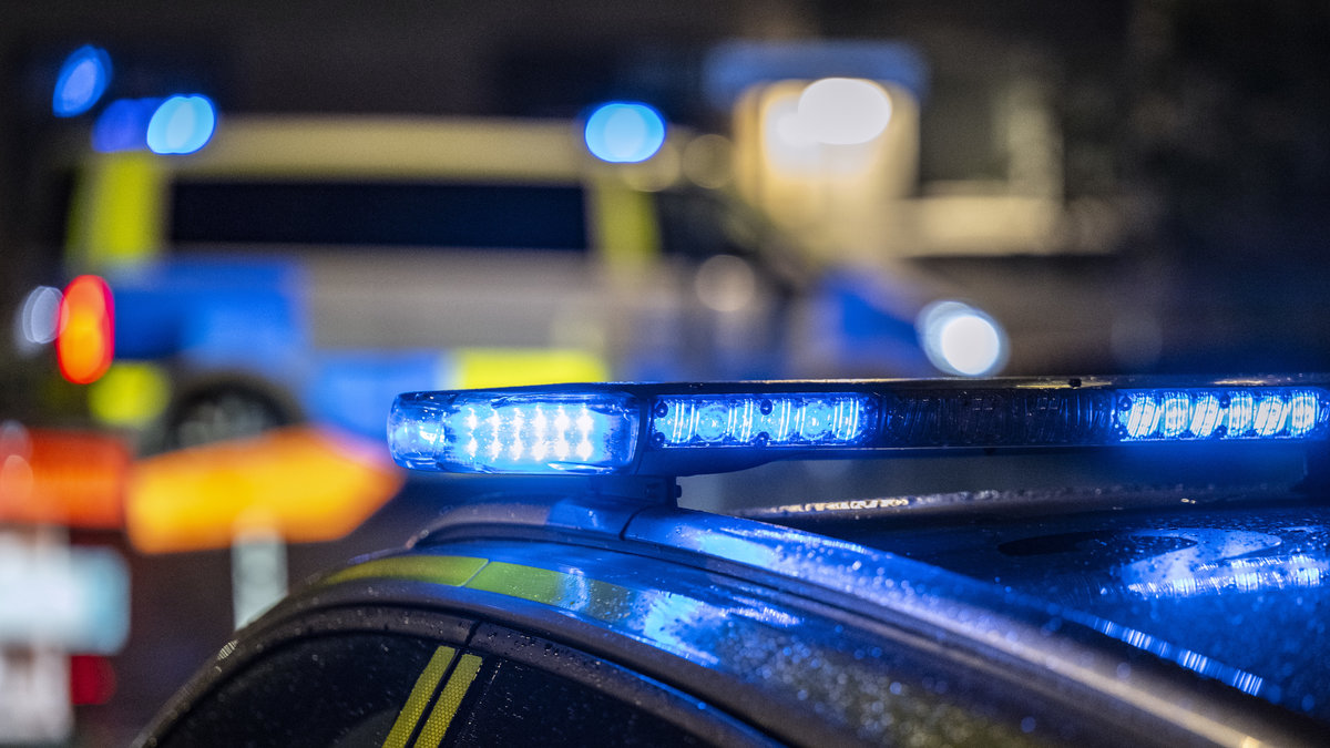 
Polis och bombtekniker på plats i samband med ett larm om ett misstänkt farligt föremål i Mariastaden i Helsingborg i oktober 2023. 
Foto: Johan Nilsson / TT / Kod 50090