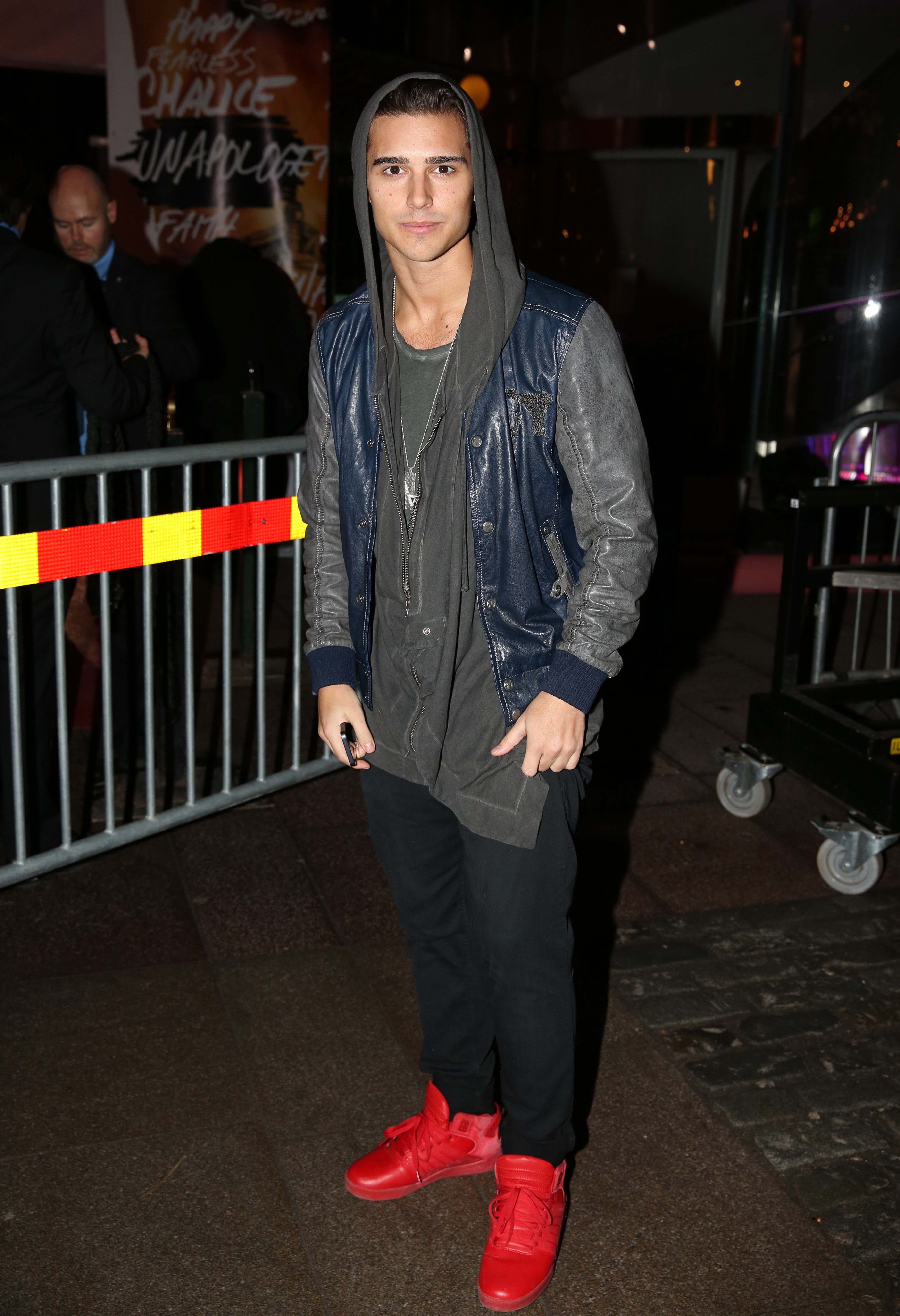 Eric Saade, född 1990, gjorde sig känd genom Melodifestivalen när han år 2011 vann med låten ”Popular”. Sen dess har en storm av fans sett till att Saades karriär fortsatt framåt i rätt spår. Saades artistkarriär startade i bandet ”What’s Up”. Saades kassa klirrade förra året. 485 800 kronor tjänade han. Eric Saade, född 1990, gjorde sig känd genom Melodifestivalen när han år 2011 vann med låten ”Popular”. Sen dess har en storm av fans sett till att Saades karriär fortsatt framåt i rätt spår. Saades artistkarriär startade i bandet ”What’s Up”. Saades kassa klirrade förra året. 485 800 kronor tjänade han.
