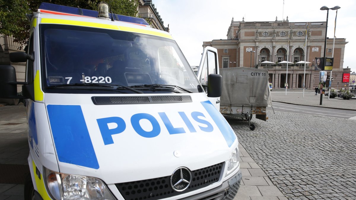 Polisen på Gustav Adolfs torg i Stockholm.