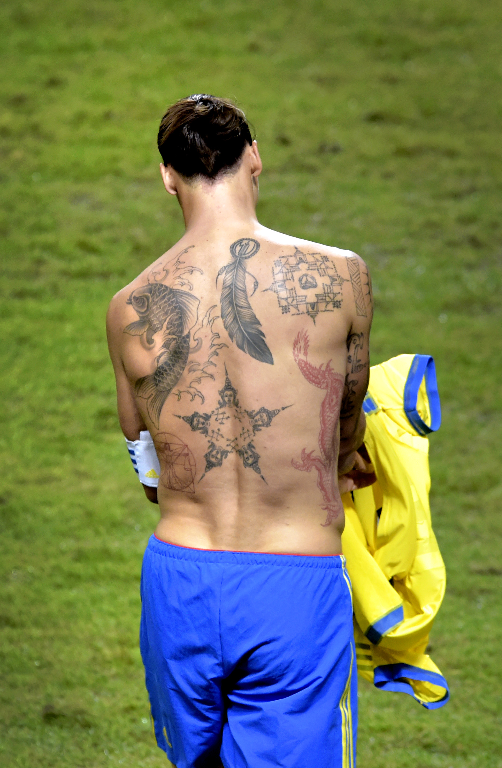 Zlatans senaste tatuering. Det är Leonardo da Vinci’s, Vitruvianske mannen som sitter på vänster sida av hans nedre rygg. Zlatans senaste tatuering. Det är Leonardo da Vinci’s, Vitruvianske mannen som sitter på vänster sida av hans nedre rygg.