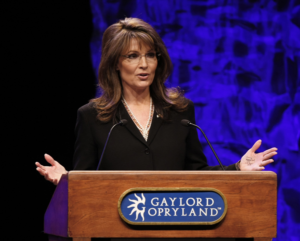 Sarah Palin på Tea Party-rörelsens första konvent. Men fuskade hon? Kolla handen.