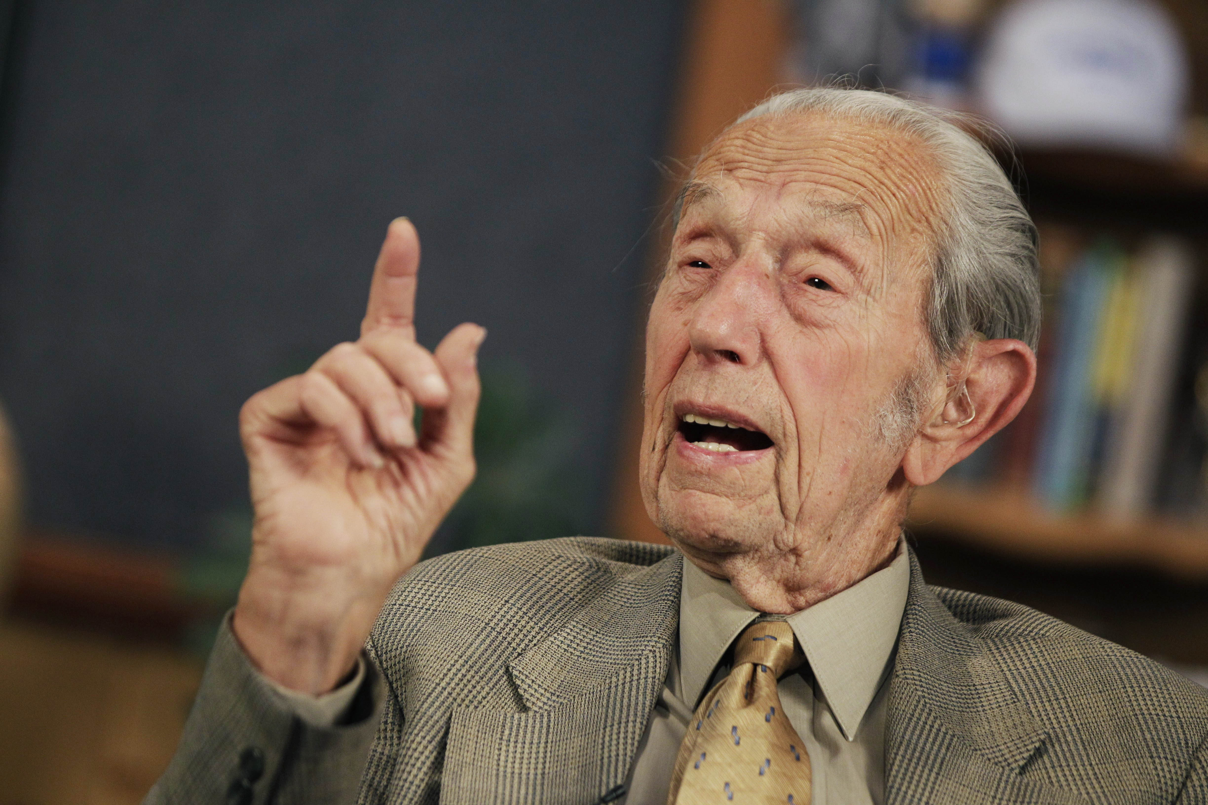 Jordens undergång - Harold Camping, pastor och radiopredikare i Kalifornien, förutsåg att domedagen skulle inträffa 23 maj 2011. Han sade senare att han misstolkat sin profetia med fem månader. Men han skulle kalkylera om och förutse ett annat datum då do Jordens undergång - Harold Camping, pastor och radiopredikare i Kalifornien, förutsåg att domedagen skulle inträffa 23 maj 2011. Han sade senare att han misstolkat sin profetia med fem månader. Men han skulle kalkylera om och förutse ett annat datum då do