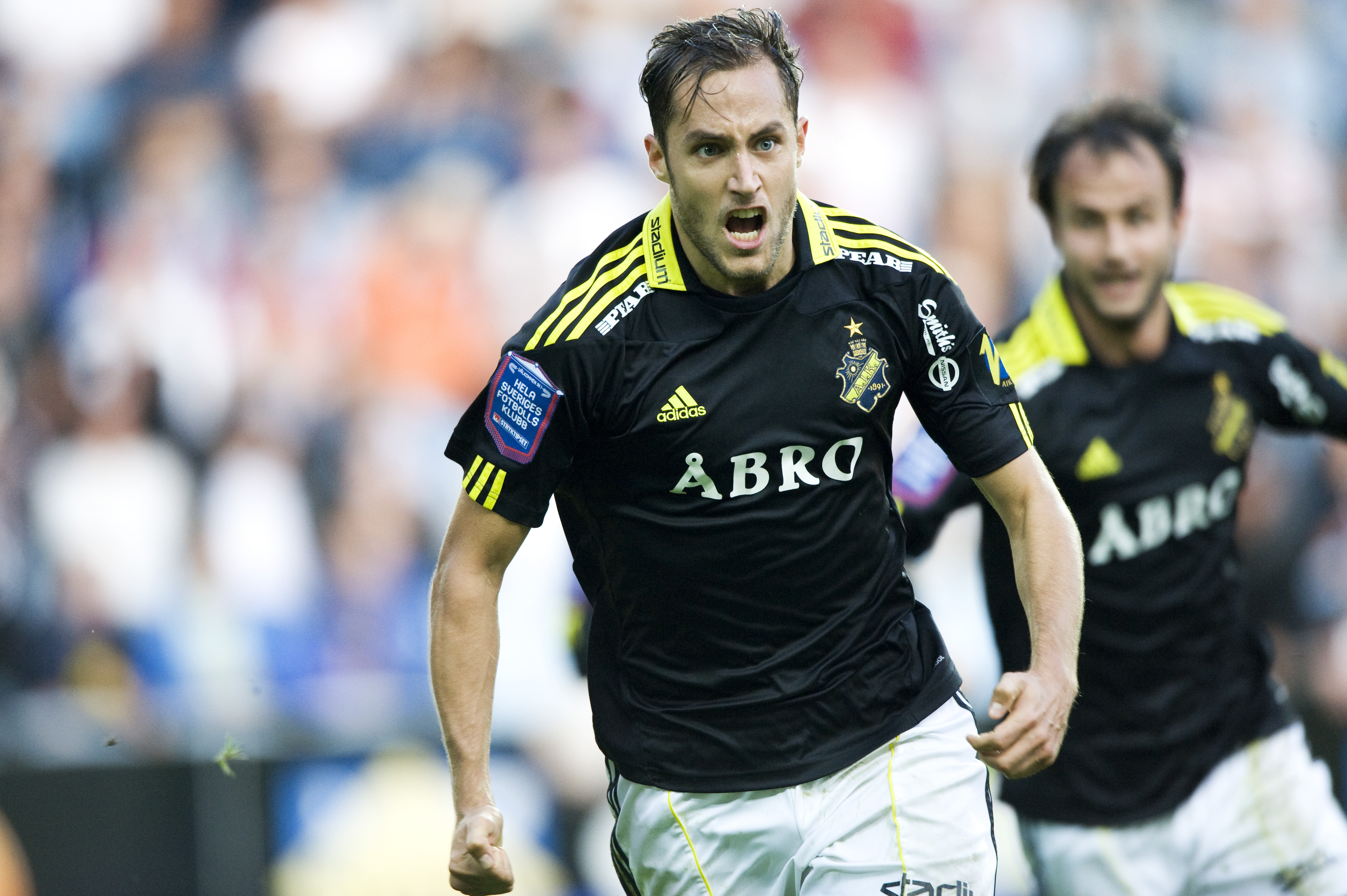 Niklas Backman är efter sju veckor tillbaka från skada, nu har han en svår uppgift när han åter igen ska slåss om en plats i AIK:s startelva.