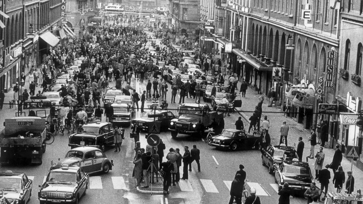1967: Första dagen med högertrafik