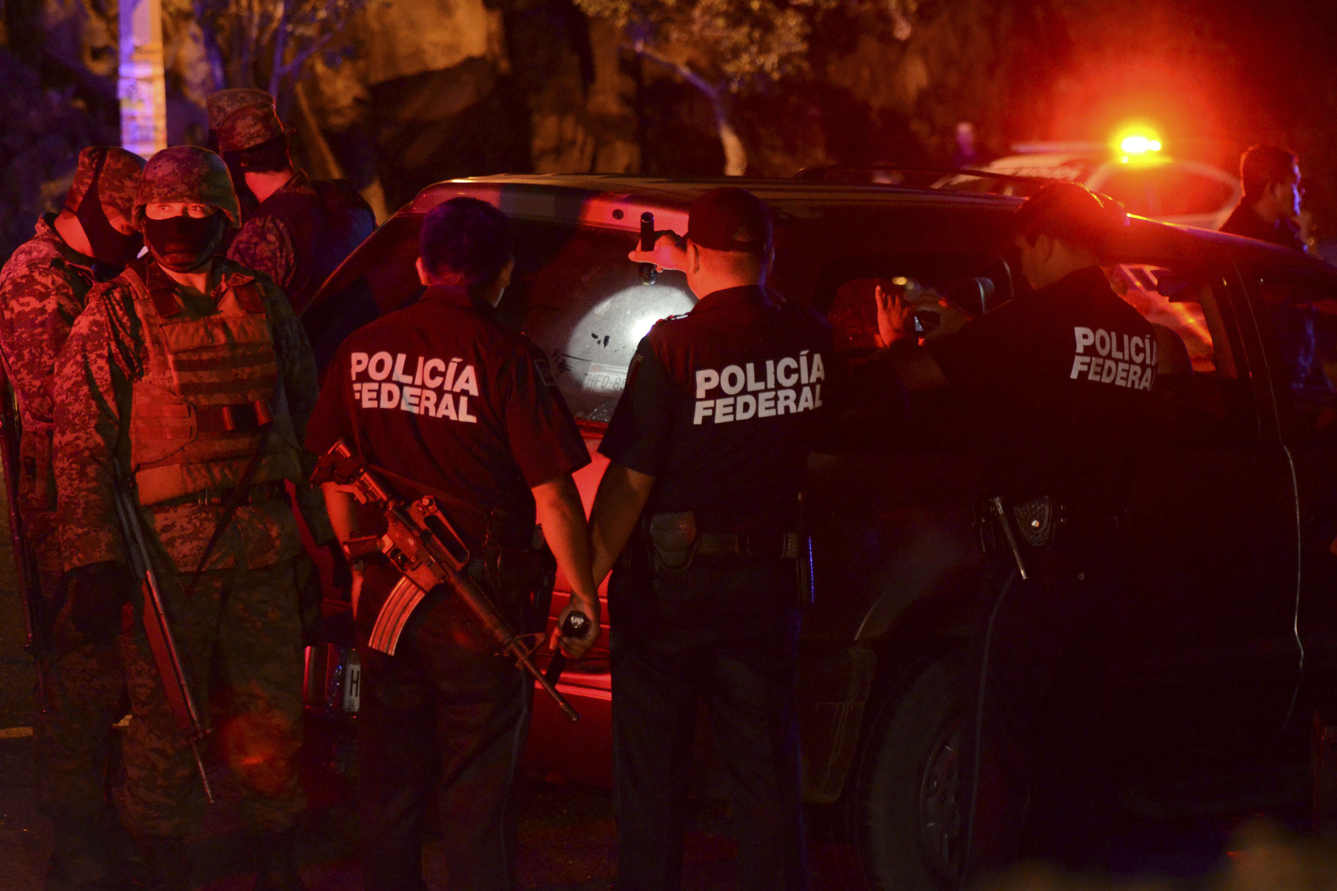I slutet av mars hittades fyra mänskliga huvuden i en bil i Acapulco.