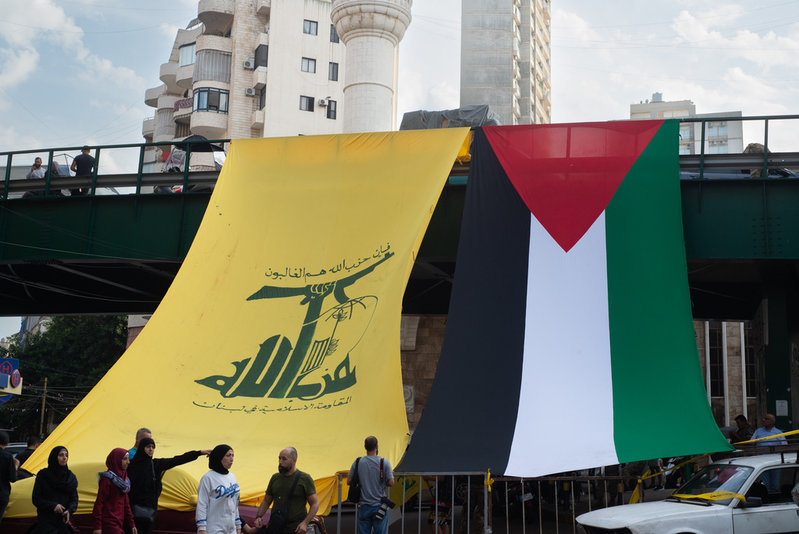 Shiarörelsen Hizbollah säger att de genomför attacker mot Israel 'i solidaritet med det palestinska folket'.