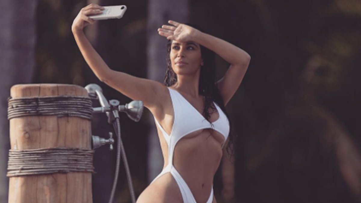 Kim tar en selfie under sin semester i Mexiko.