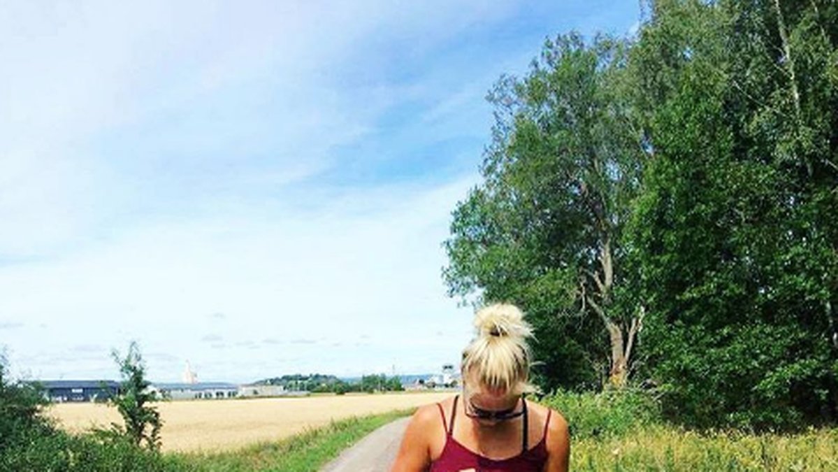 På hennes Instagram-konto får hennes följare ta del av hennes resa.