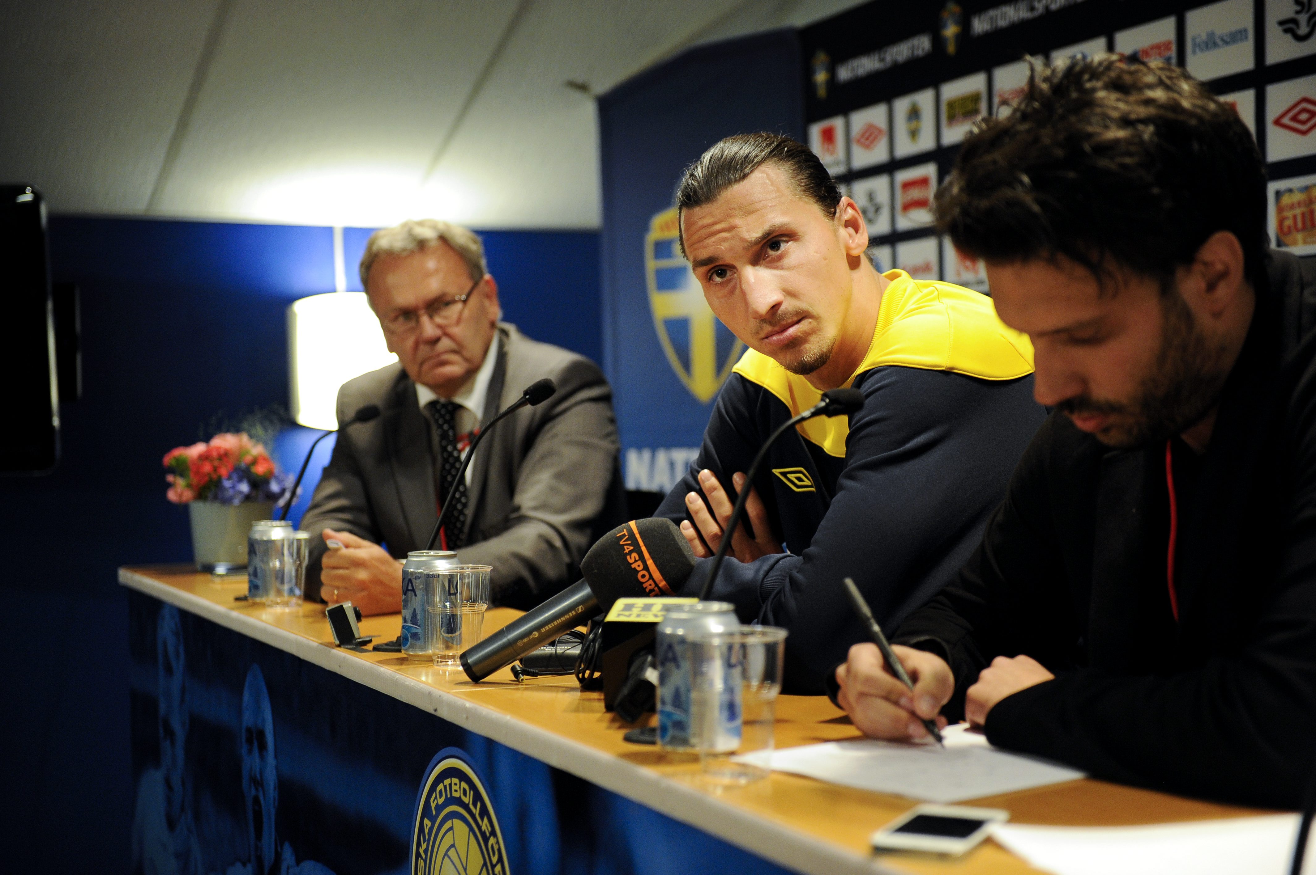 Det finns många rykten ute nu men inget som är sant, sa Zlatan under gårdagens presskonferens.