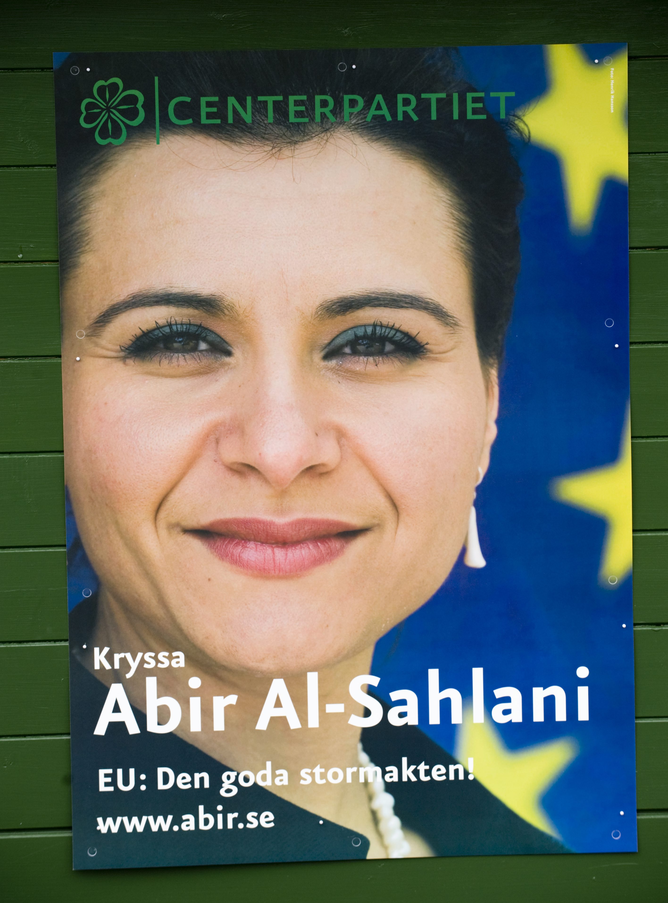 Abir Al-Sahlani såg hur oanvända valsedlar var förkryssade med Enade Ryssland i parlamentsvalet.