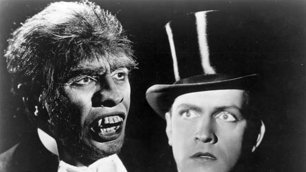 Om du har sett filmklassikern “Dr. Jekyll and Mr. Hyde” vet du nog vad den här personligheten går ut på. De beter sig från ett respektabelt beteende till att släppa loss sina mer primitiva sidor. De blir mer oansvariga, mindre intellektuella och mer fientliga när de har druckit, enligt forskarna.
