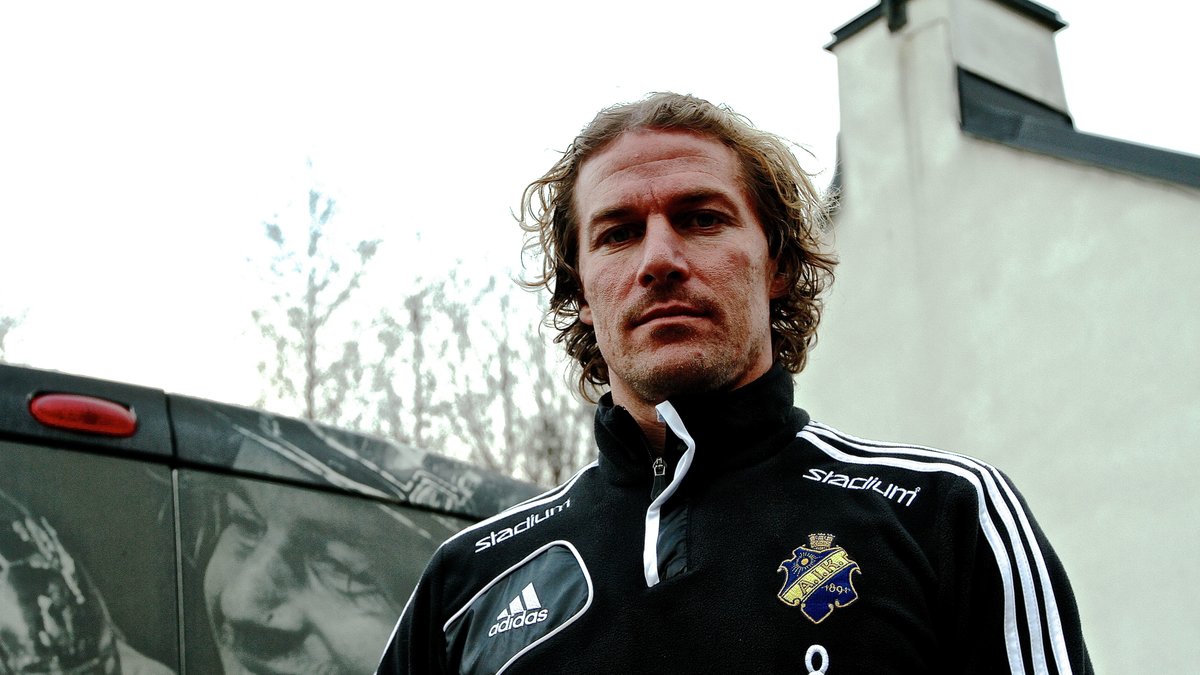 Hans sämsta minne är när AIK degraderades till superettan 2004.
