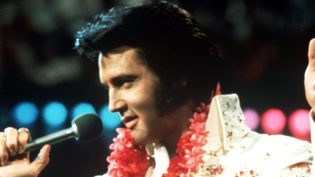 Elvis Presley avled 1977. I november 'återuppstår' han som avatar på en turné som har premiär i London.