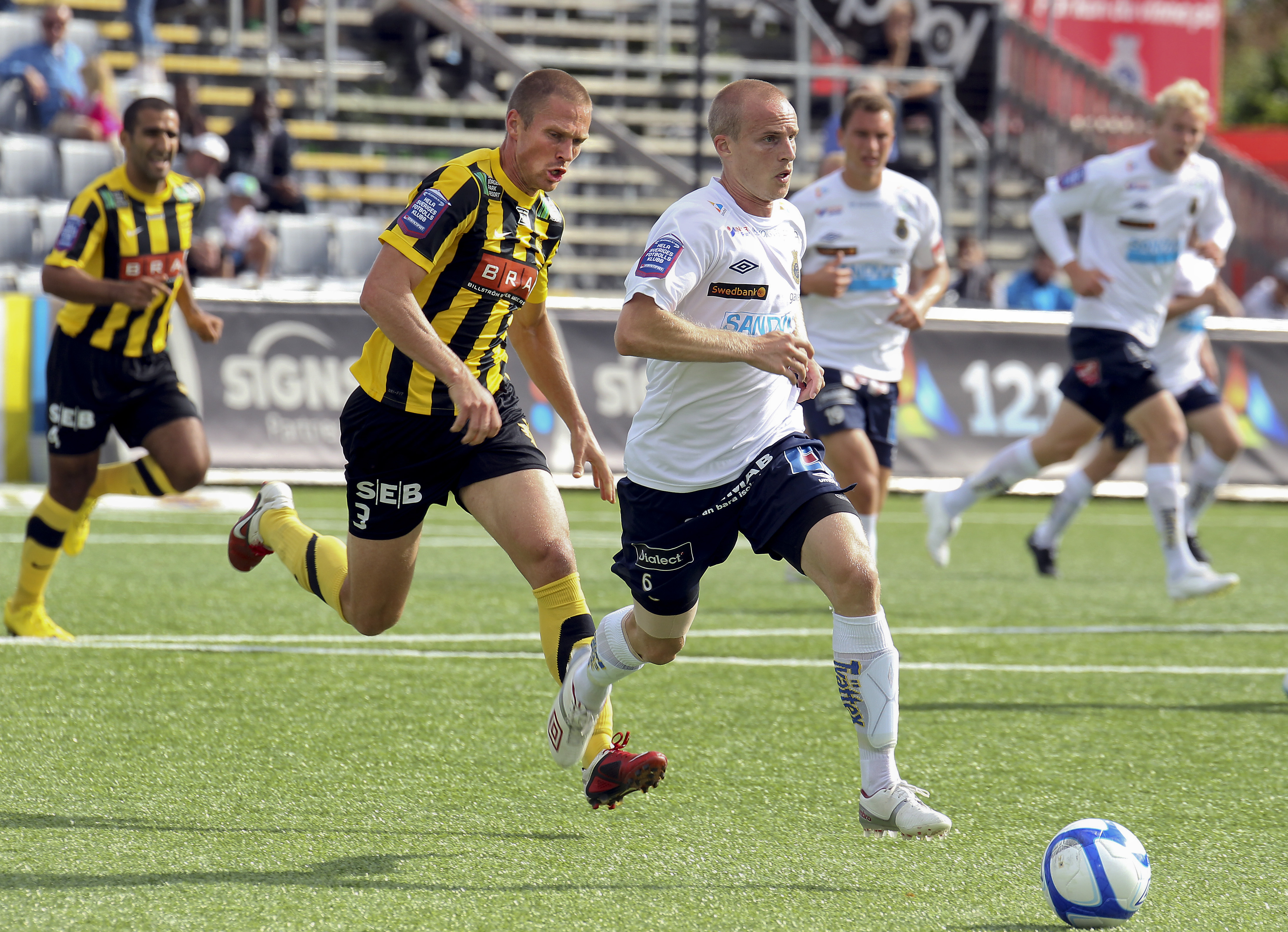 6. Pär Asp, mittback. Betyg: 3/5. Lik Mård i spelstilen, gör inte många misstag. Gick direkt in i startelvan som nyförvärv från Brommapojkarna förra säsongen. 6. Pär Asp, mittback. Betyg: 3/5. Lik Mård i spelstilen, gör inte många misstag. Gick direkt in i startelvan som nyförvärv från Brommapojkarna förra säsongen.