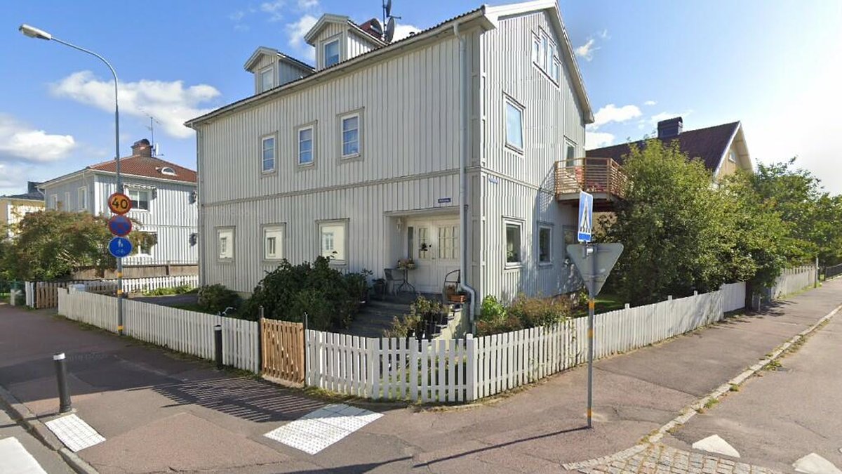 Denna Google Street View-bild visar var Hööksgatan 16A i Karlstad är belägen. Fastigheten bytte ägare i december 2020, när den nya ägaren tog över fastigheten för 6 700 000 kronor. 
