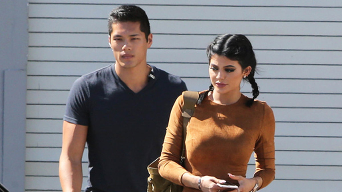 Modellen Tim C är flitigt anlitad av Kardashian-Jenner familjen. Här ser vi honom med Kylie Jenner.